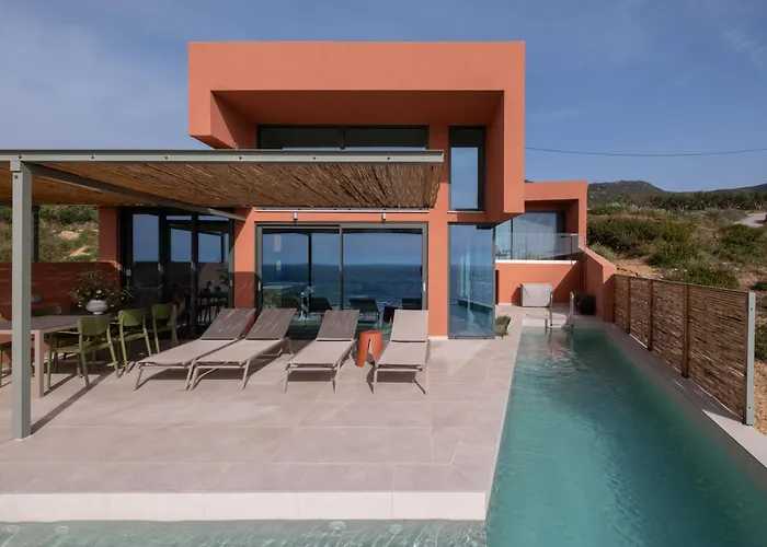 Casa Tarrha- Beachfront Villa With Heated Pool