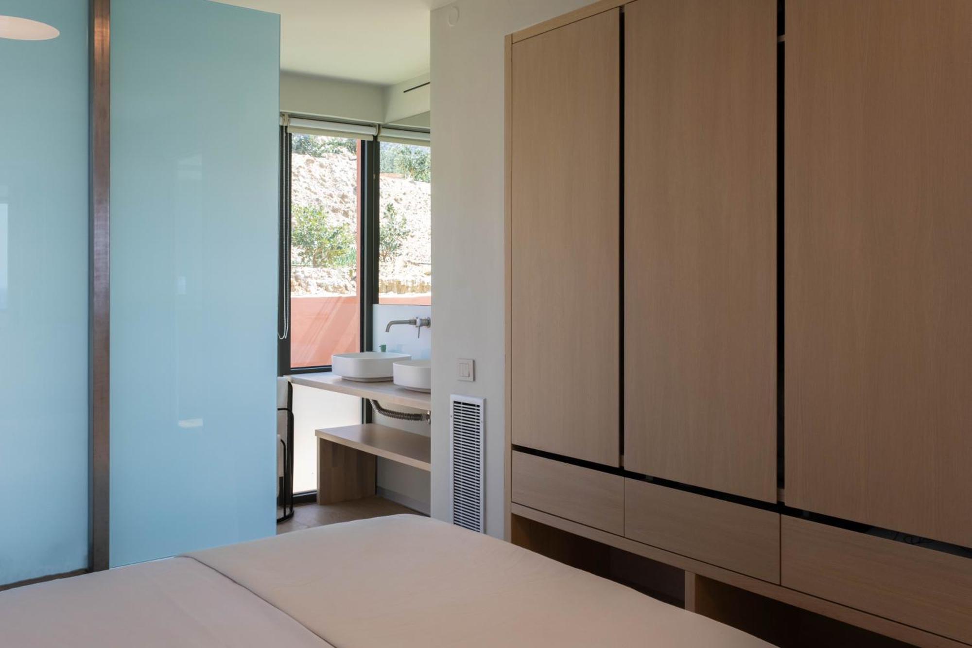Casa Tarrha- Beachfront With Heated Pool