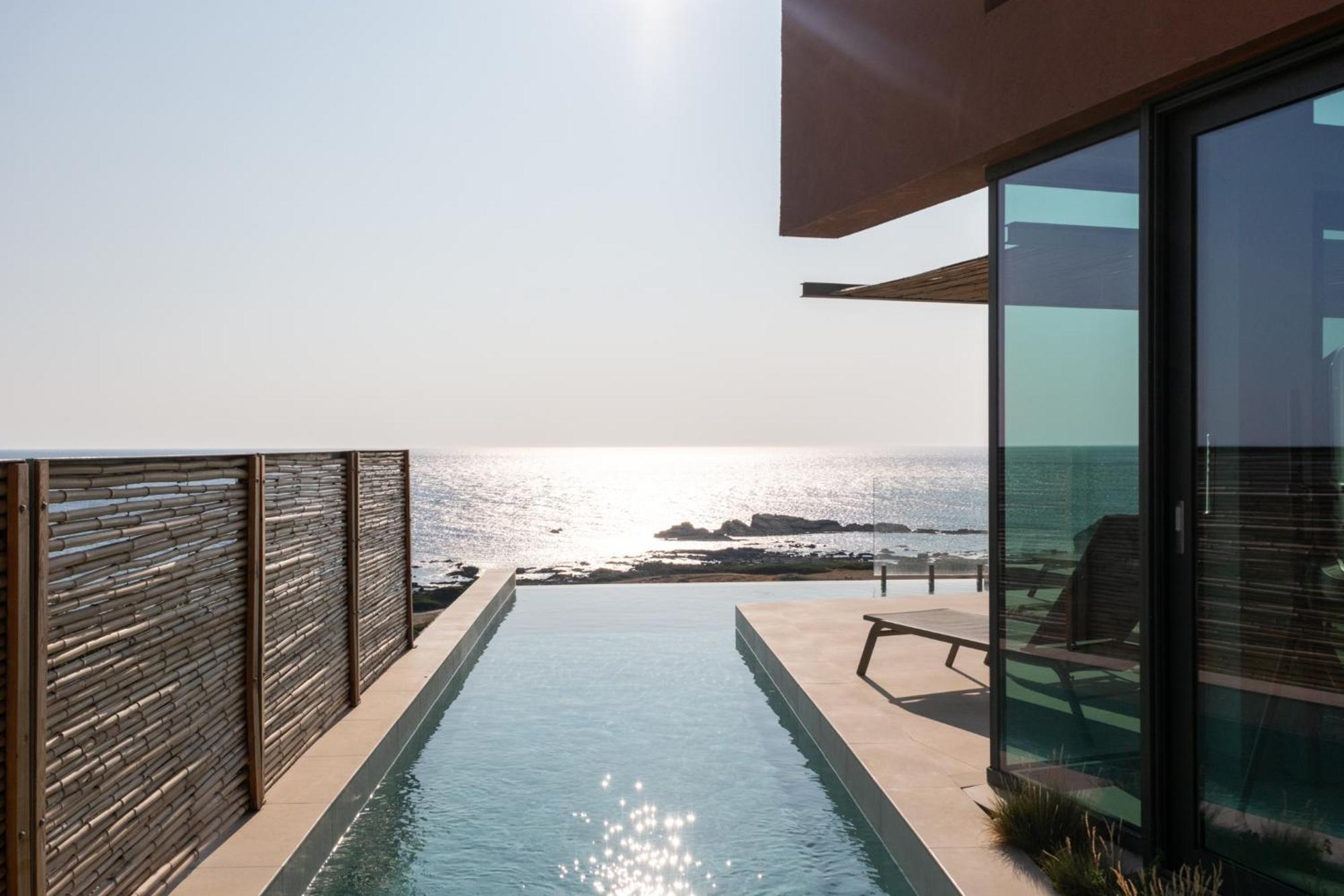 Casa Tarrha- Beachfront With Heated Pool